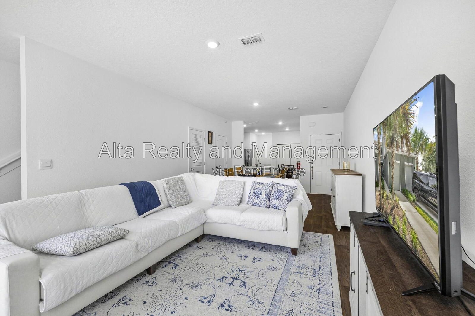 Like-New 3-Bedroom Pond-View Townhome in Baymeadows! property image