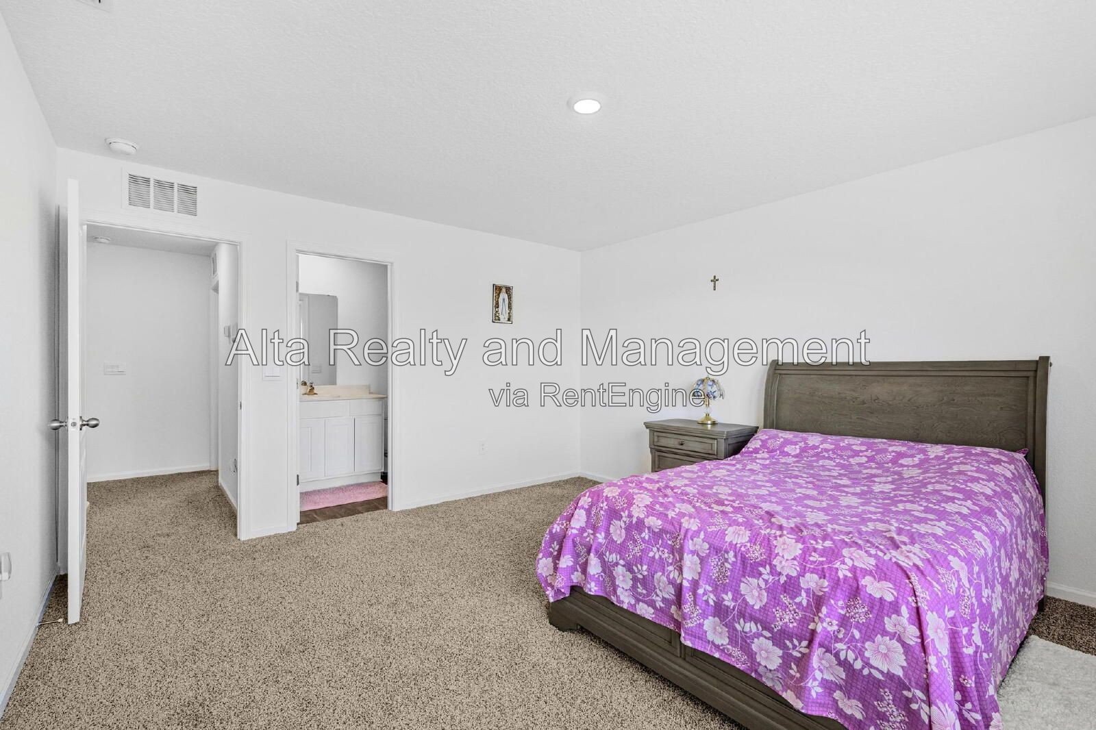 Like-New 3-Bedroom Pond-View Townhome in Baymeadows! property image