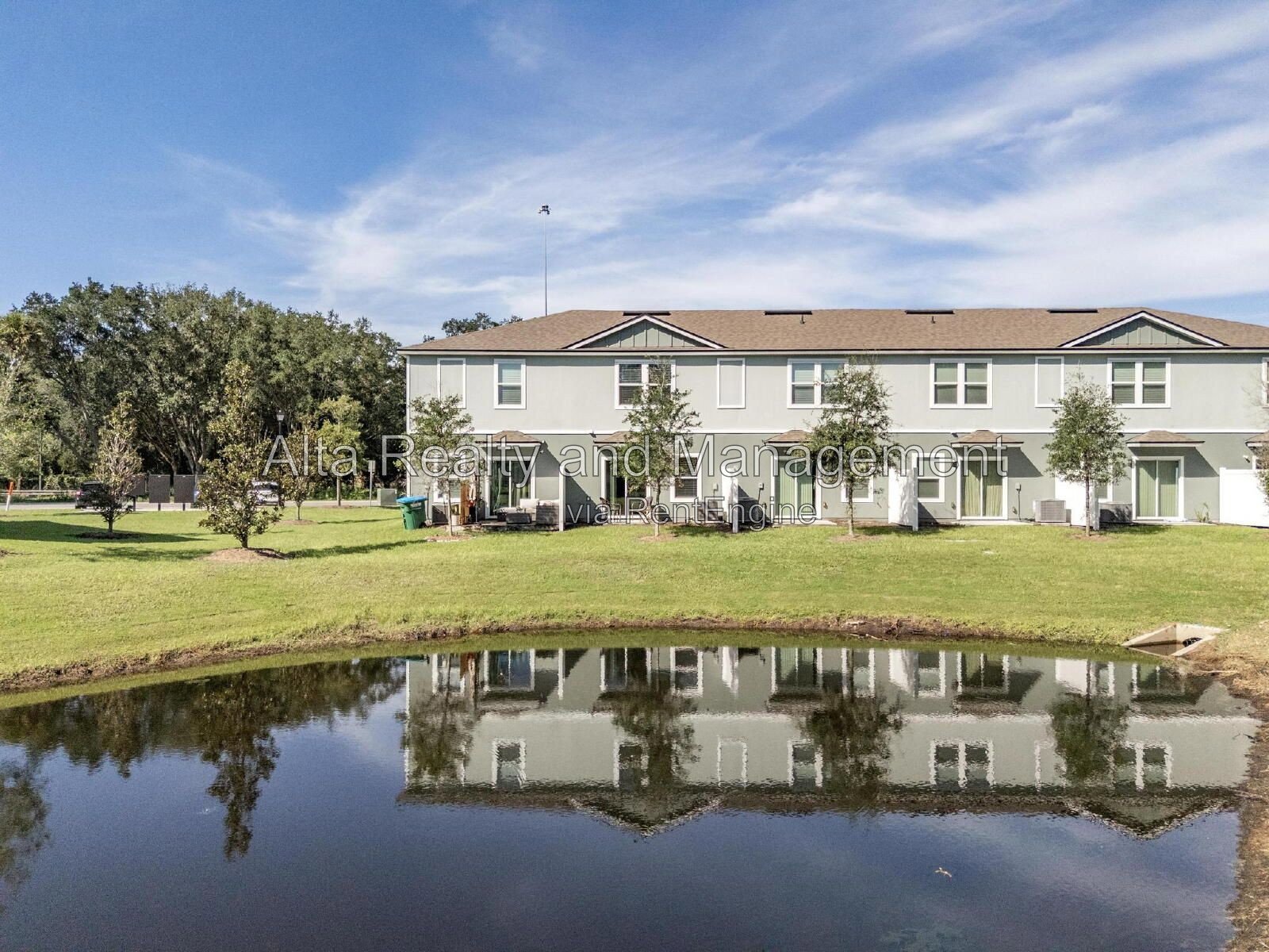 Like-New 3-Bedroom Pond-View Townhome in Baymeadows! property image