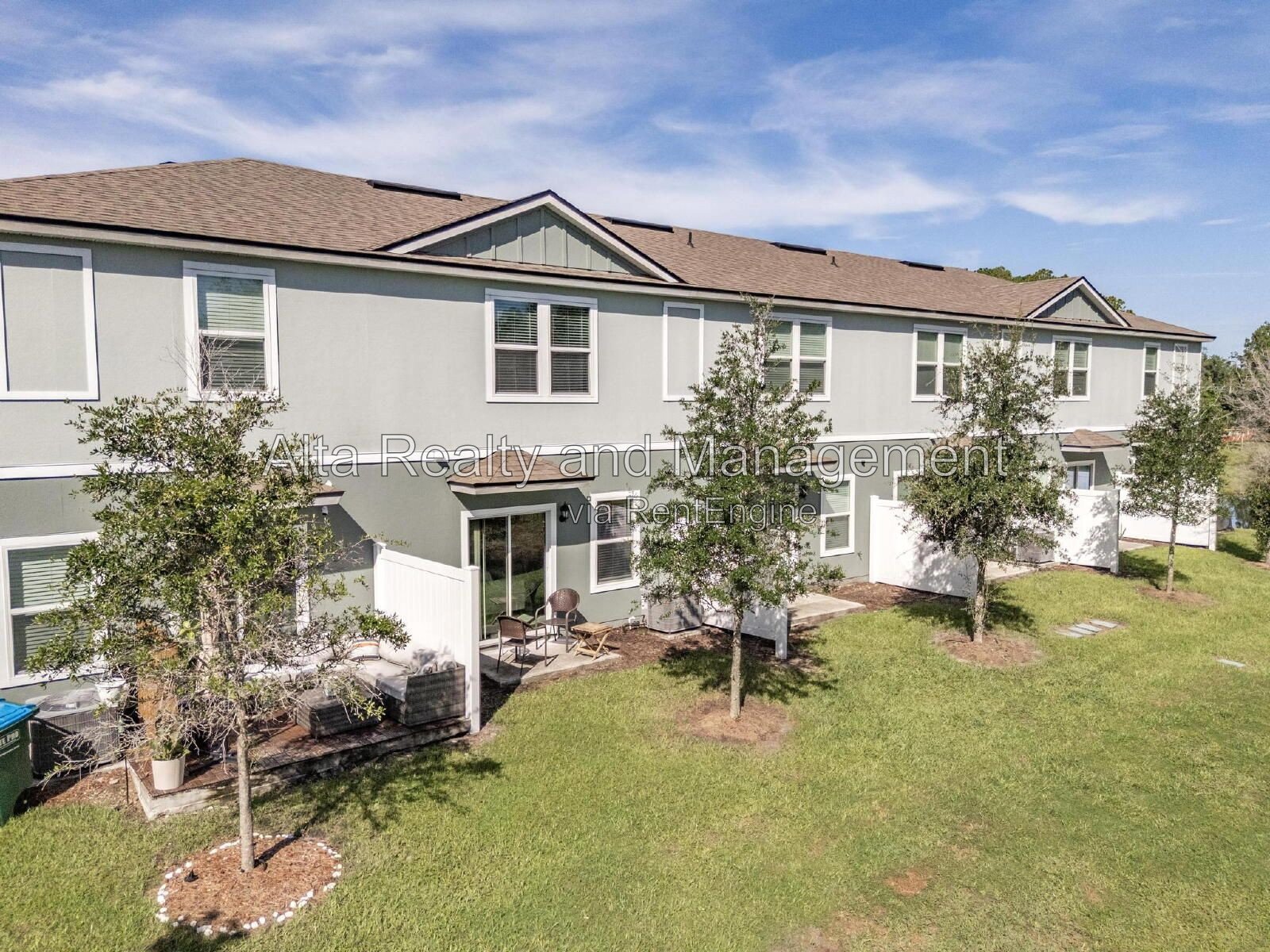 Like-New 3-Bedroom Pond-View Townhome in Baymeadows! property image